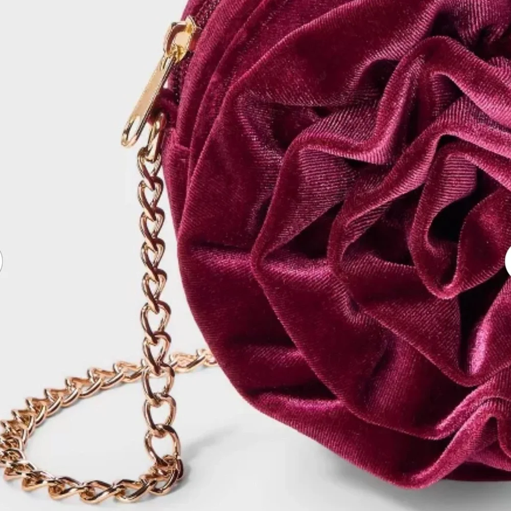 Cat & Jack‎ Girls' Velvet Crossbody Bag Red